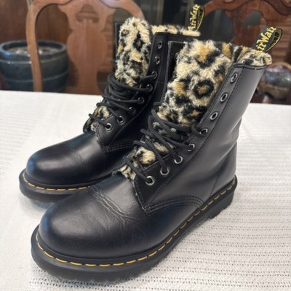 Dr. Martens 1460 Serena Leo Leopard Print Lining Combat Boots Women’s  9 Black
